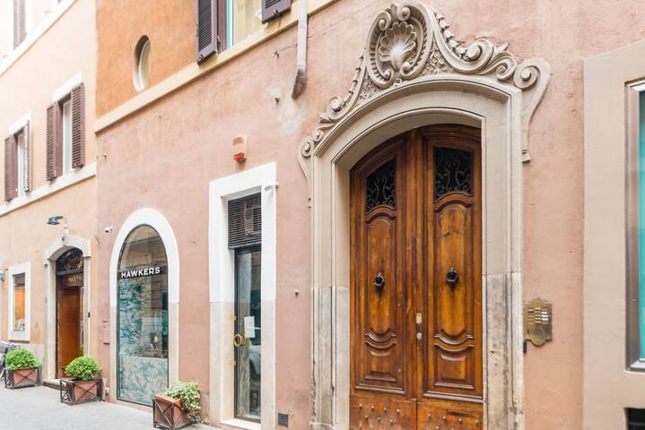 Luxury nove at Spanish Steps -Belsiana Luxury Apartment gallery image 4