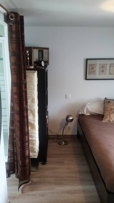 Entrée de la chambre depuis le séjour