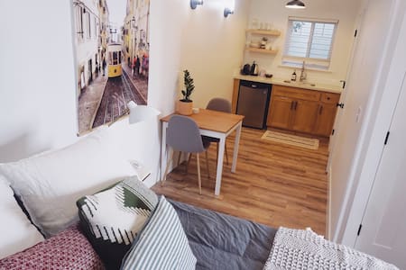 The Greatest Carriage House In East Sacramento