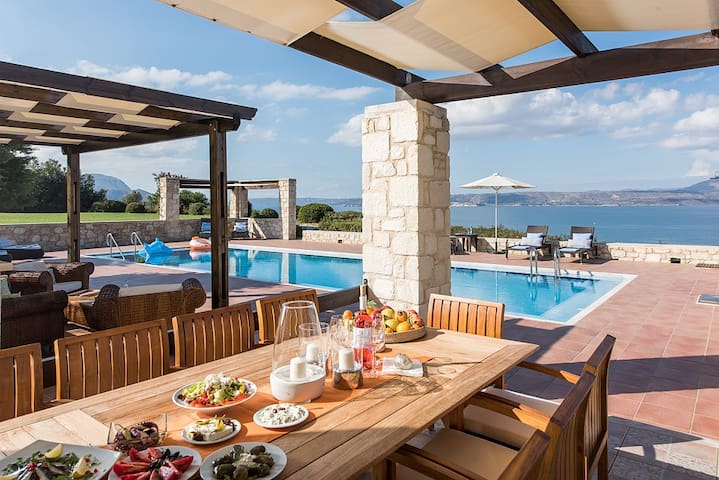 Zoe, beautiful villa with amazing views