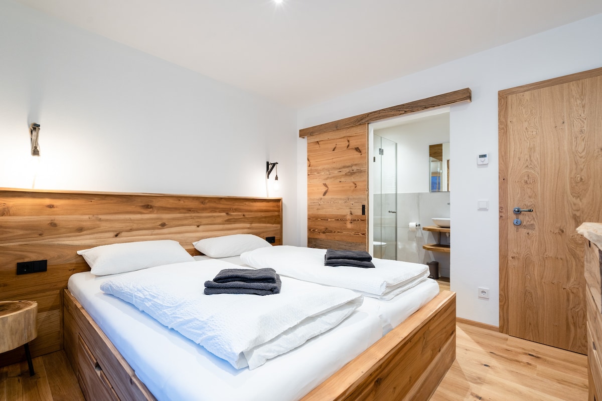 ห้องพักสำหรับ 2 คนพร้อมเตียงคู่ขนาด XL และห้องน้ำในตัว