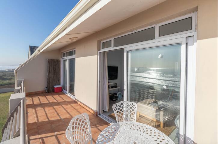 Wake up to the sounds, views & smell of the ocean gallery image 3