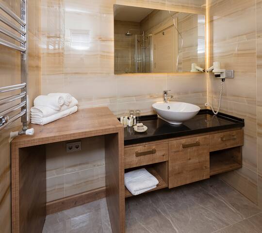2 Bedroom Penthouse Suite at Serviced Apart Hotel gallery image 4