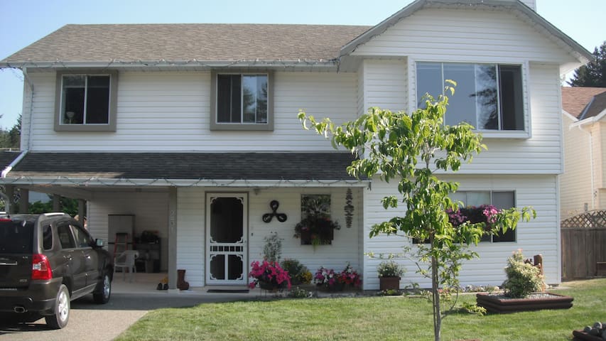 4 bedroom basement entry home