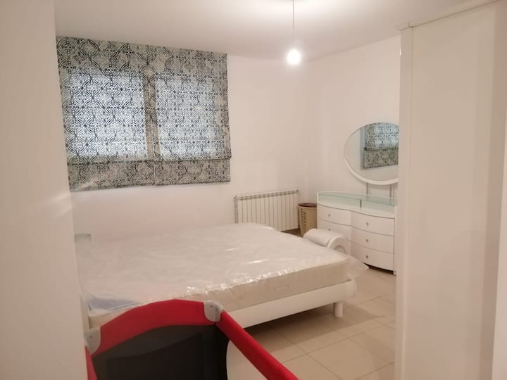 Veľká manželská posteľ hlavnej spálne