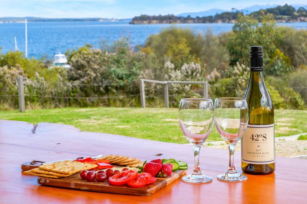 manfield.net.au outdor dining and BBQ area