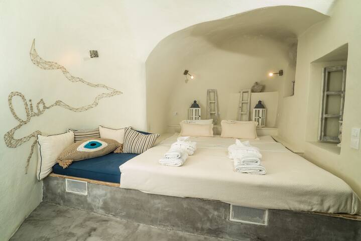 Kaleidoscope Two Bedroom Cave House with Jacuzzi gallery image 2