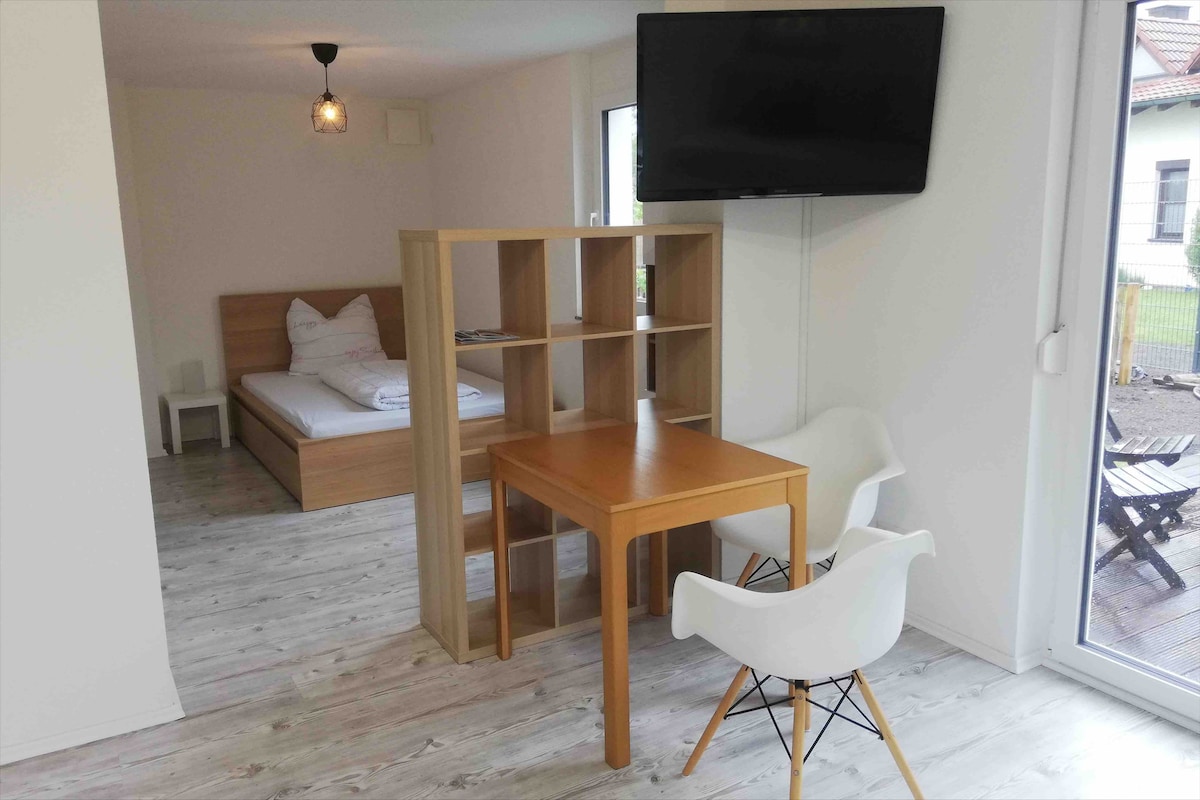 Jedálenský priestor s výhľadom na priestor na spanie