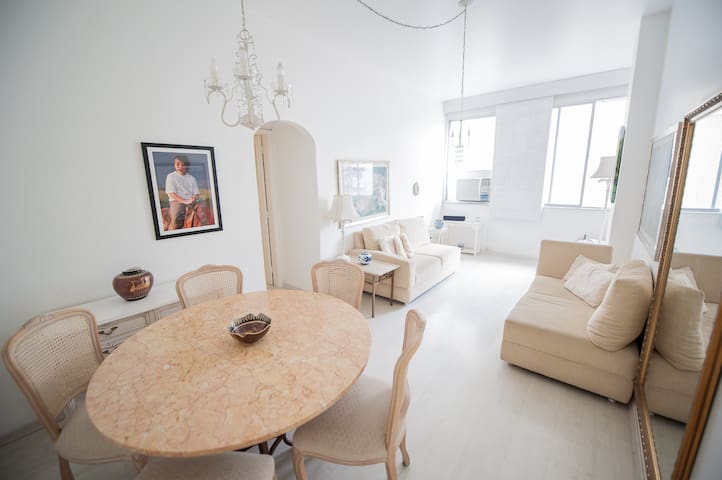 Quiet 3-bedroom apartment in the heart of Gávea