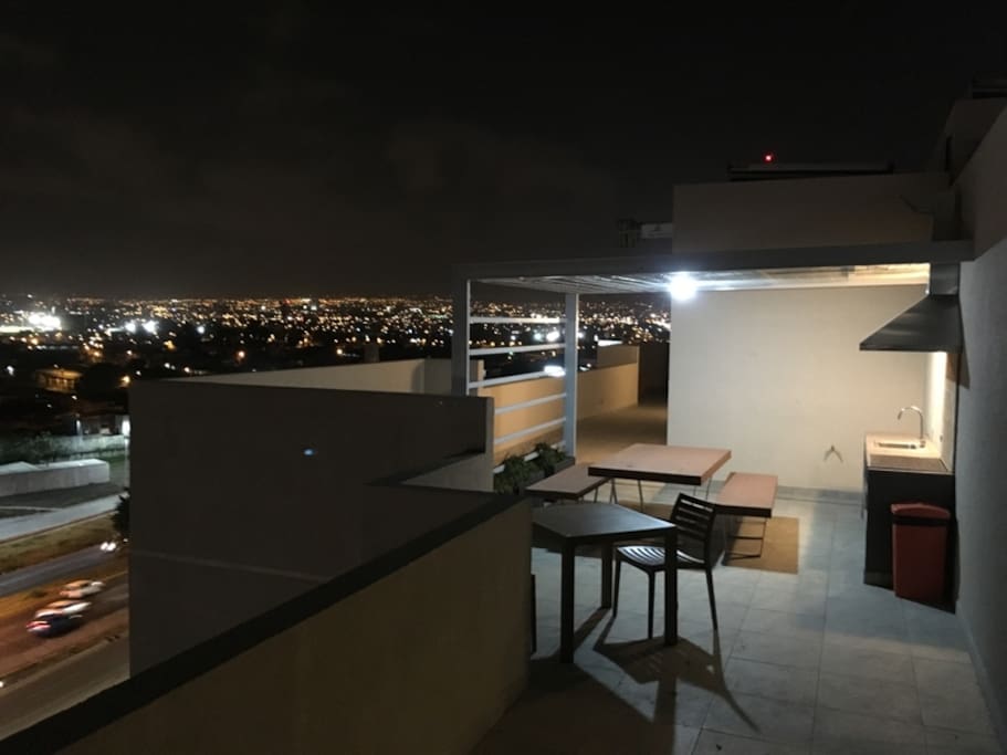 Rooftop with excelent view & BBQ spots - Azotea con excelente vista y espacios para BBQ