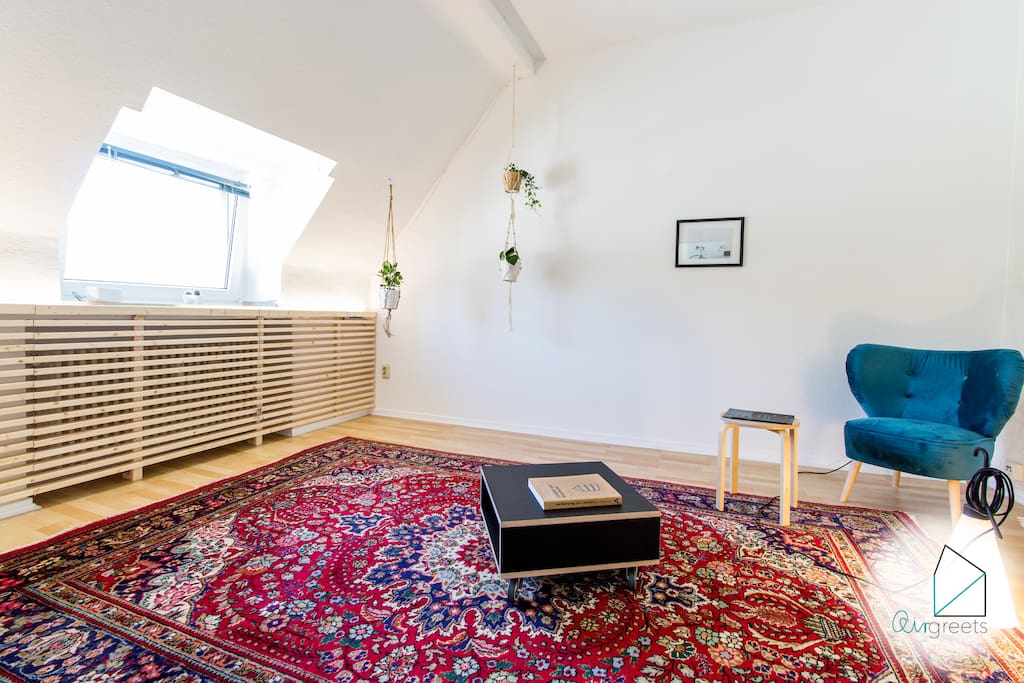 There is plenty of space in the living room.