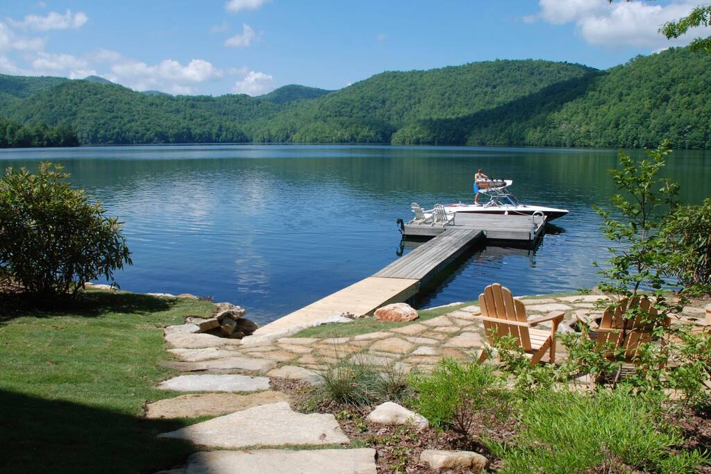 Lake front on Lake Nantahala Houses for Rent in Topton, North
