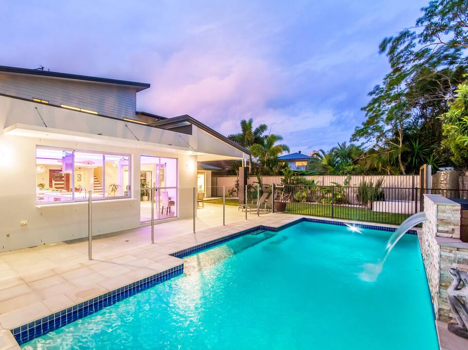 The pool is electrically heated up to 28 degrees for year round swimming.