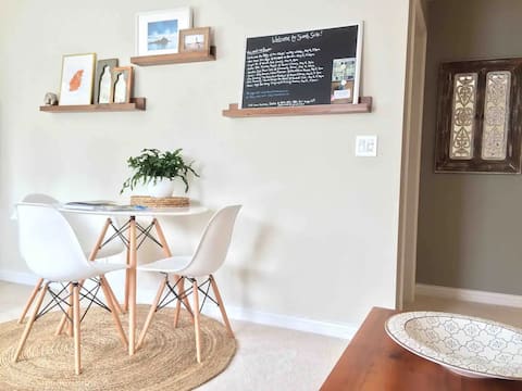 Sweet Suite on Bowen—walk to the cove!