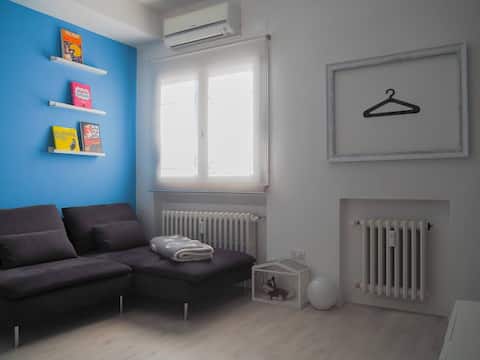 Top Airbnb: The Venice Flat: your real home away from home in Venice