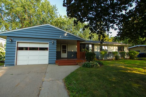 Comfy, Convenient & Central Home by both MSP!