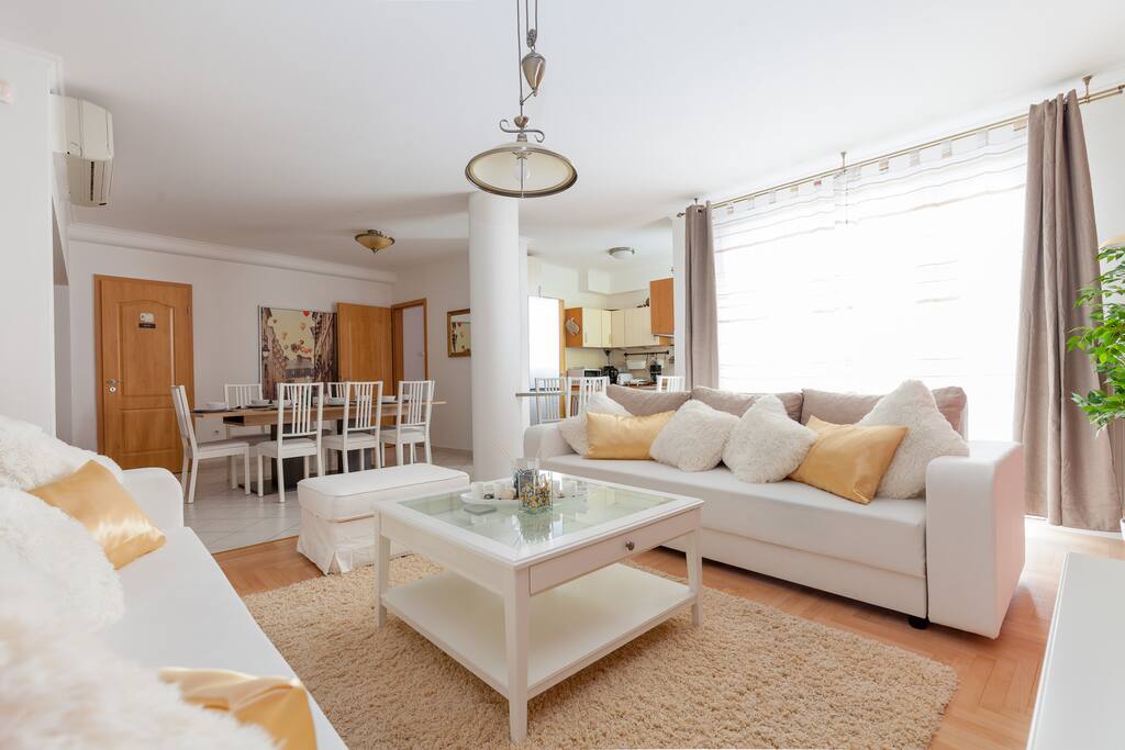 Living room with American kitchen