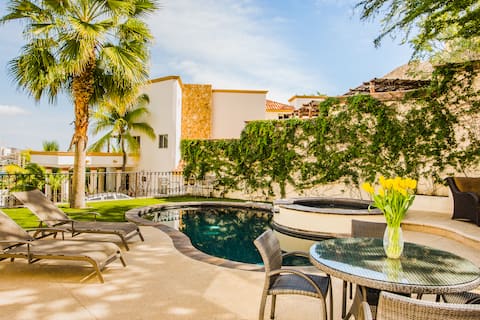 Villa Maria de Las Pilas. Walk to Town & Marina!