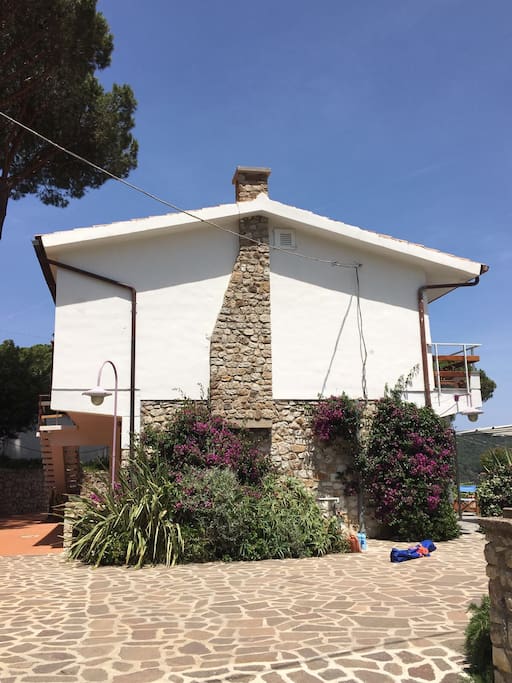 La villetta e relativo parcheggio