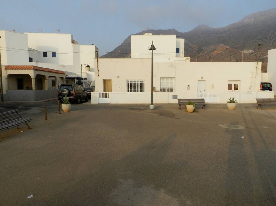 La Casa es la puerta de la izquierda