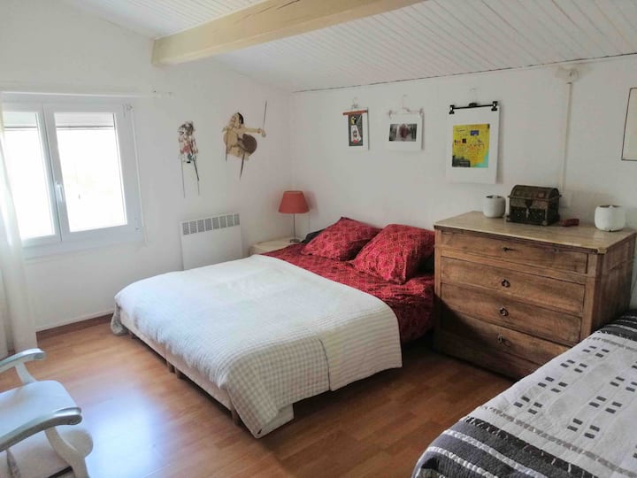 Upstairs bedroom with 160 bed and 120 bed