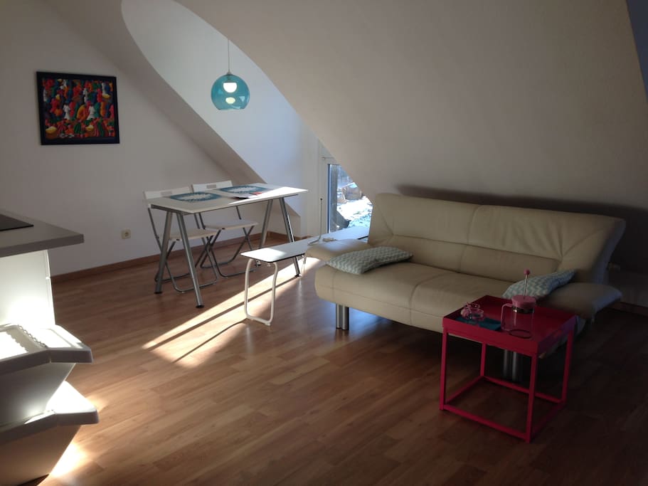 Neuer Wohnbereich: 2-Sitzer Sofa in Leder