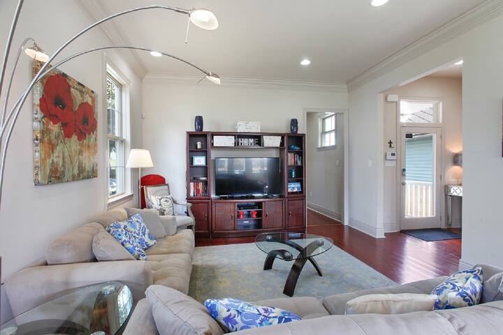 Uptown Gem 4 King beds (New Cleaning protocole!) gallery image 5