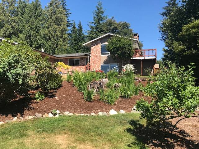Lovely home available for extended stay!