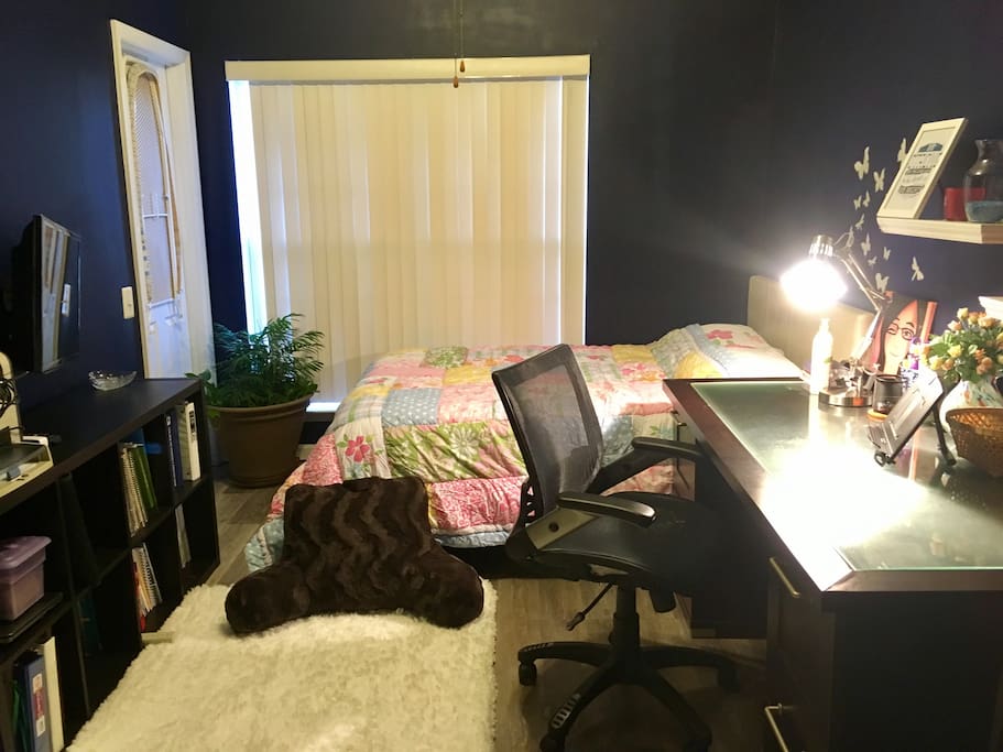bedroom w/ double bed, desk space, closet, tv, and printer
