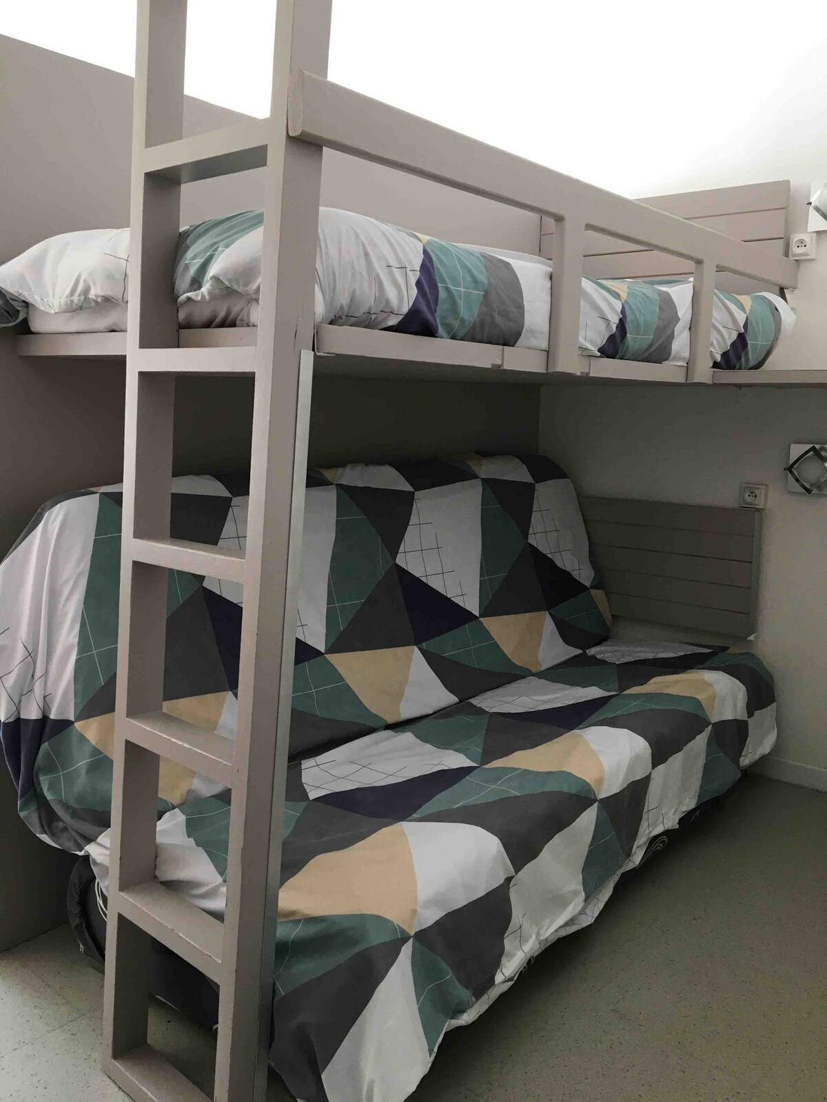 Kliknite na dva mjesta i siguran krevet na kat od 1 mjesta. 