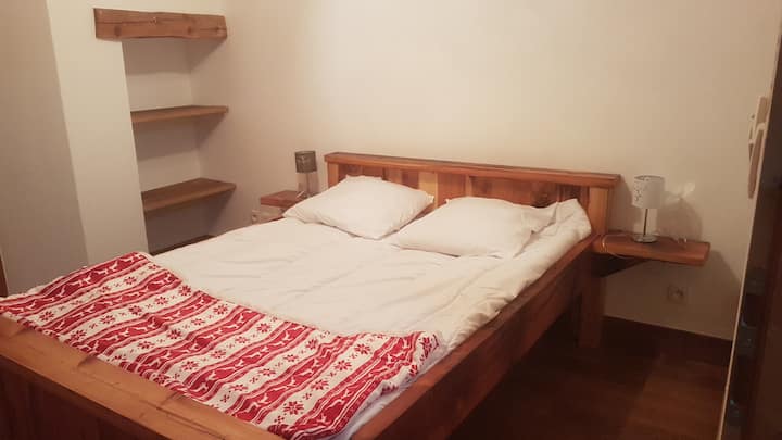 غرفة نوم في الطابق السفلي 1