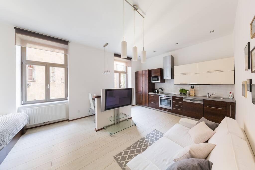 The kitchen is fully equipped with stove, oven and microwave. Don't miss to prepare your favorite meals while traveling.