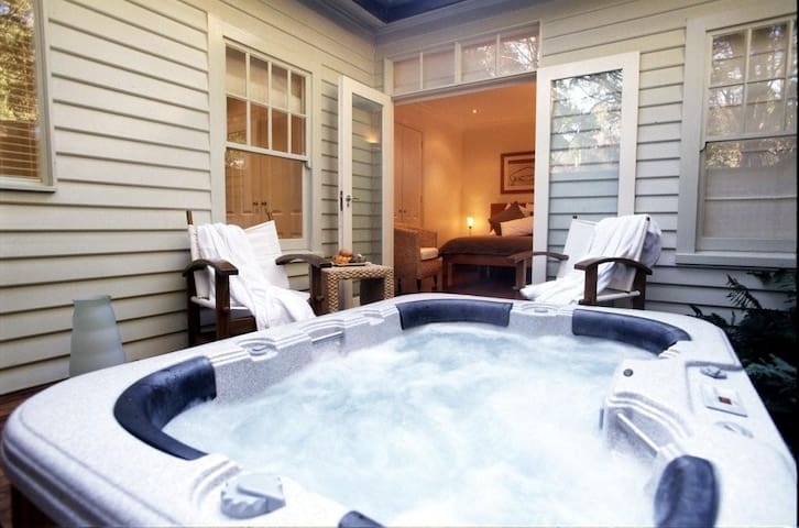 LOCHIEL ORIGINAL COTTAGE (8 PERSON)