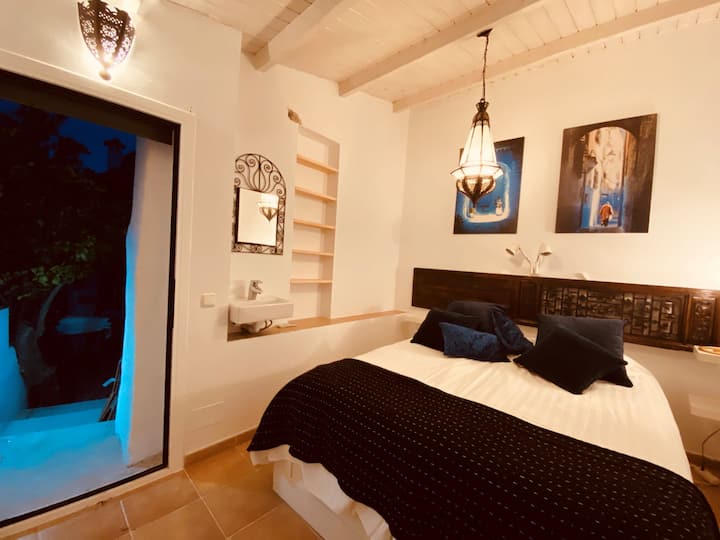 Tercer dormitorio en la casa del jardín (cama 160) con Internet y TV inteligente