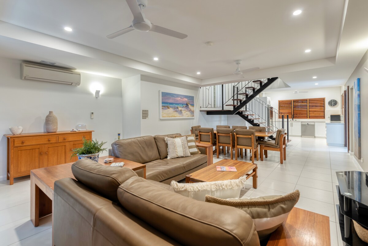 Popular Airbnb listing: Villa 3 @ Chez Willow, 2 mins to Four Mile Beach in Port Douglas