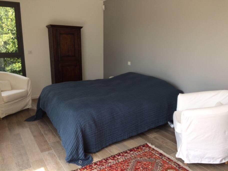 Chambre avec accès direct au jardin