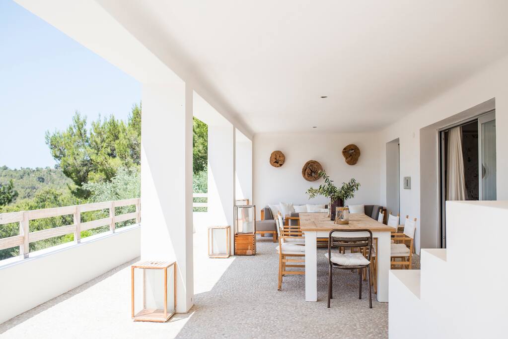 Amazing terrace with a huge 'conversation'-table and barbecue, direct access from the living room.