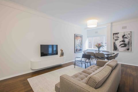 Top Airbnb: Large Modern Art Deco Apt - Walk everywhere in Potts Point