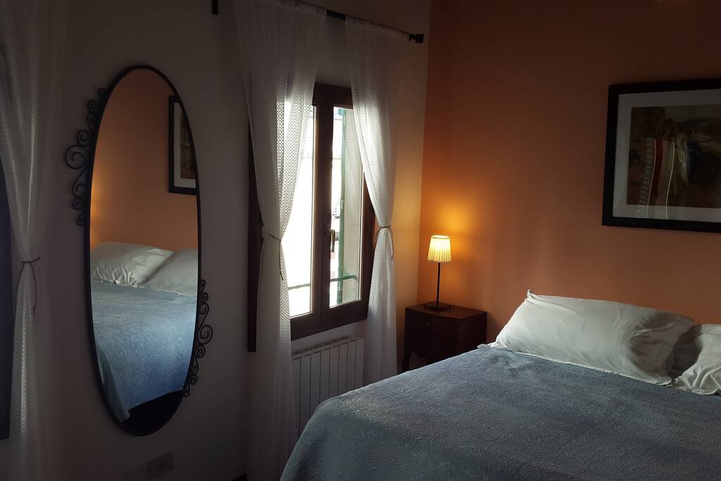 prima stanza, letto (foto: b)