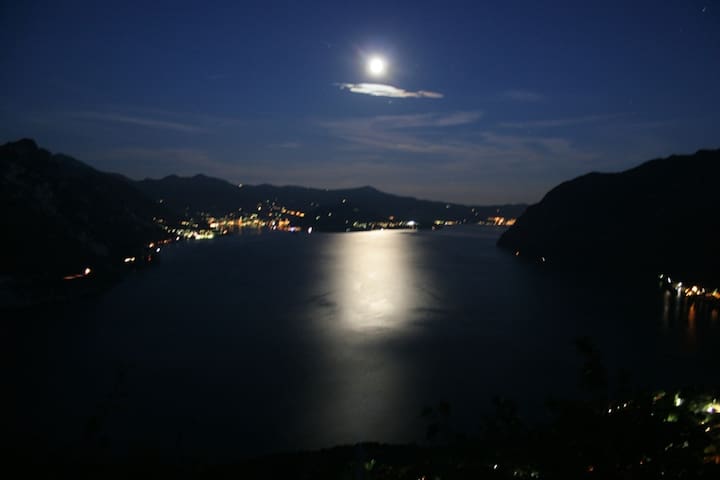 THE HOUSE OVERLOOKS THE ISEO LAKE
