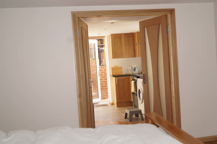 1 BDR apt (sleep 2+2) close to Shef Uni (+parking)