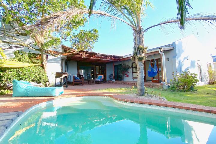 Spacious House with tropical garden and pool