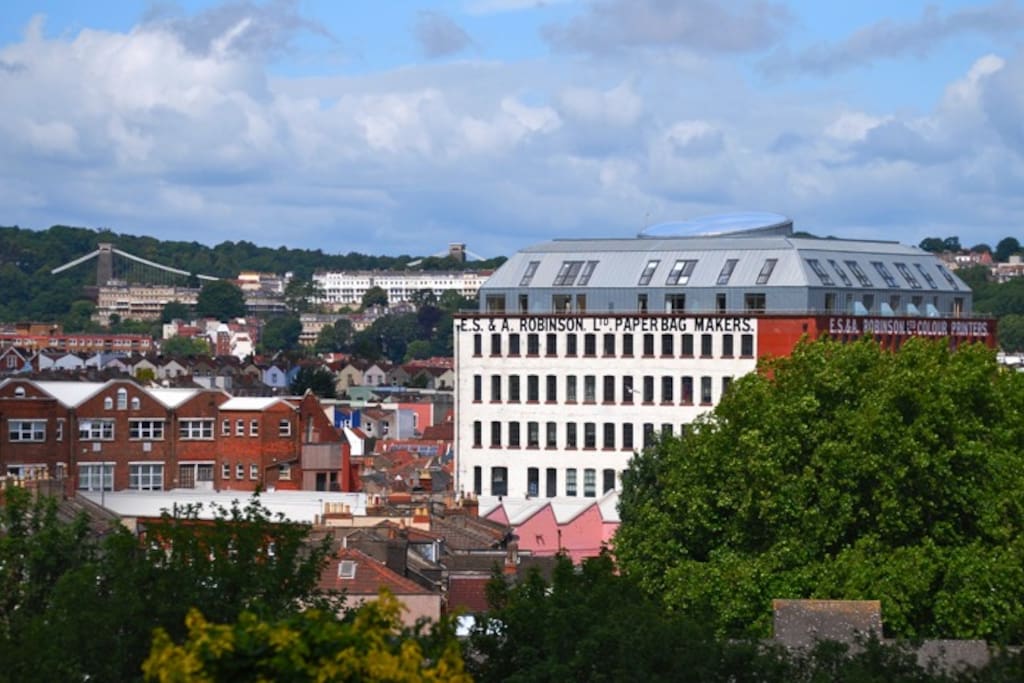 The Robinson Building with Clifton suspension bridge in the background