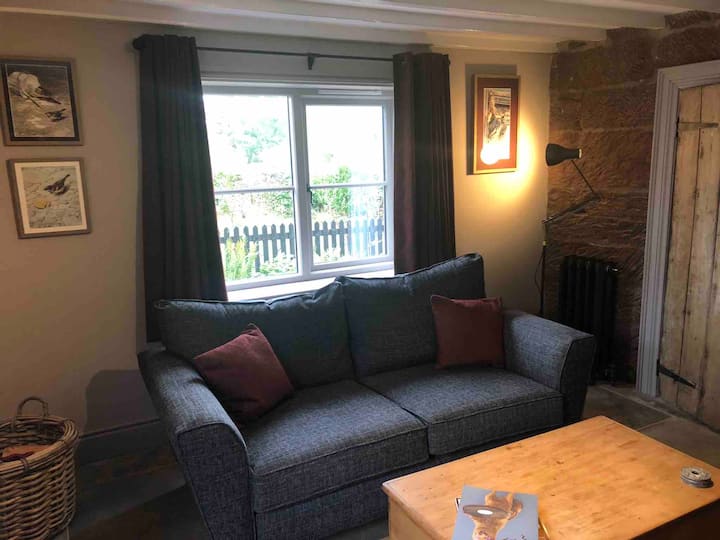 Exquisite Sandstone Cottage Rural Location - Beeston Castle