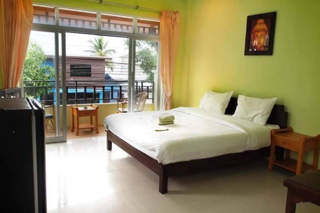 The room is 4x5 meters, and got a porch in the front.