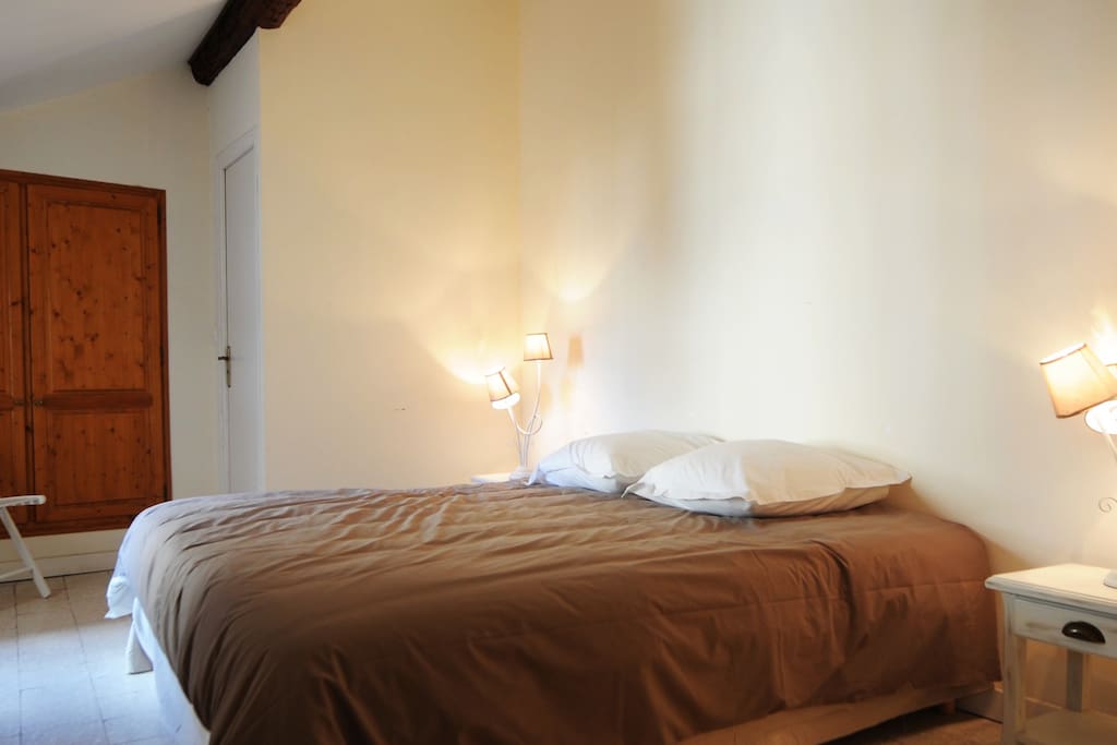 Chambre 1 sur rue