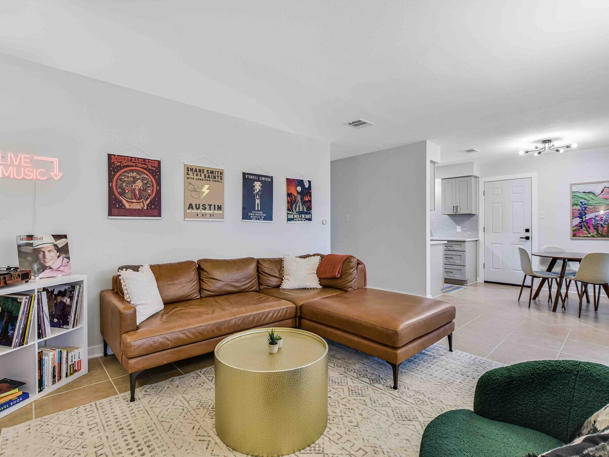 Modern Southwestern 2BR near SoCo