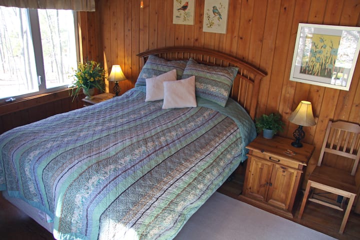 غرفة النوم #2 سرير حجم وسط