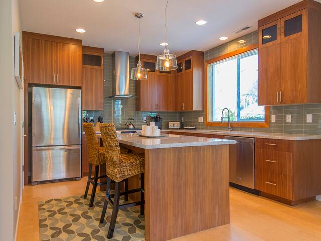 Zen Modern in Historic N Miss. area/ Sanitized!! gallery image 4