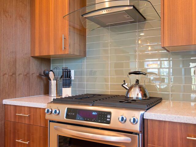 Zen Modern in Historic N Miss. area/ Sanitized!! gallery image 5